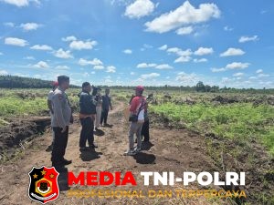 Cek Hotspot, Polsek Danau Sembuluh Tempuh 5 Jam Perjalanan ke Desa Sembuluh II