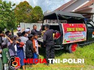 Perkuat Kedekatan dengan Masyarakat, Batalyon B Pelopor Gelar Jumat Berkah Serentak di Tiga Kabupaten