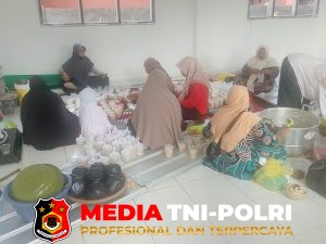 Ibu-Ibu Perumahan Bukit Permai RT 17 Bikin Bubur Asyura Dalam Rangka Memperingati 10 Muharram