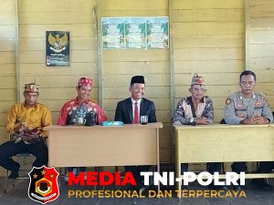 Polsek Seruyan Hulu Hadiri Pengangkatan PAW Anggota BPD Desa Tumbang Salau