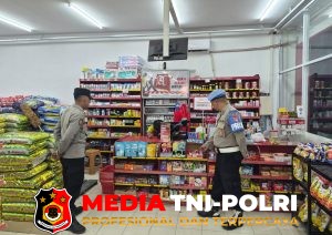 Pantau Megamart dan Tempat Keramaian, Polsek Hanau Patroli Dialogis Malam Hari