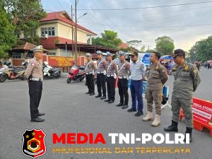 SAT LANTAS POLRES KOTIM AMANKAN KEGIATAN CFD DITAMAN KOTA SAMPIT