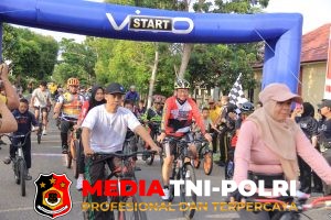 Gowes Bersama di HUT Bhayangkara Ke-80, Polres Seruyan dan Masyarakat Kayuh Semangat Kebersamaan