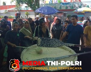 Tradisi 10 Muharram, Masjid Kota Al Madinatul Mubarokah Sampit Bagikan 5 Ribu Bungkus Bubur Asyura