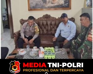 Sinergitas TNI-POLRI Bhabinkamtibmas Bersama Babinsa Sambangi Warga Binaan di Desa Gadog