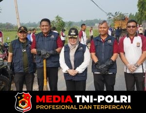 Polresta Tangerang Bareng Mahasiswa Lentera Muda Gelar Jumat Asri, Bersih-bersih Lingkungan di Tigaraksa