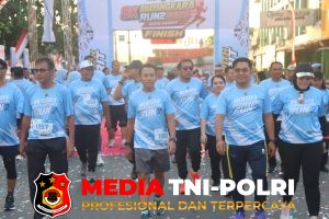 Ribuan Warga Sampit Padati Fun Run Bhayangkara Ke-80 Polres Kotim