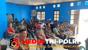 Kapolsubsektor dan Bhabinkamtibmas Hadiri Rapat HUT RI di Rungau Raya