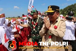 Dandim 1011/Kuala Kapuas Dampingi Pangdam XXII/Tambun Bungai Hadiri Panen Raya Padi di Kapuas