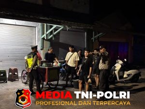 Cegah Premanisme Melalui Patroli Dialogis, Pamapta Polres Seruyan Sambangi Masyarakat