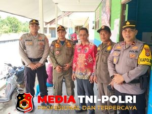 Kapolsek Seruyan Tengah Bersama Forkopimcam Pastikan Pilkades Sukamandang Berjalan Aman dan Lancar