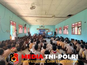 Tekankan Bahaya Narkoba dan Judi Online, Kapolsek Hanau jadi Narasumber MPLS