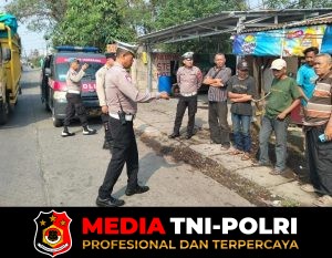 Personel Polsek Tigaraksa Gencarkan Public Address Cegah Karhutla, Imbau Warga Tidak Membakar Sampah Sembarangan