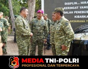 Kasad Dikukuhkan sebagai Warga Kehormatan Korps Marinir TNI AL