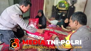 Bhabinkamtibmas Polsek Cikarang Selatan Salurkan Bantuan Sembako untuk Warga Penyandang Disabilitas