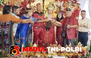 Perkawinan Adat Dayak dan Maja Mantu Im Kustina Thongka-Tri Radiko Felik Digelar di Sampit