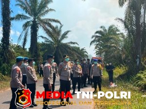 Sigap Tangani Karhutla, Batalyon B Pelopor Bersama Satgas Karhutla Kotim Padamkan Kebakaran Lahan
