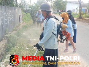 Menyambut HUT RI ke 81 Kelurahan Baamang Tengah Gotong Royong Bersihkan Sampah dan Rumput Juga Kuburan Muslimin di Jalan Kenan Sandan