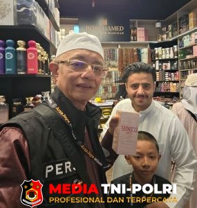 Kaperwil Media TNI-POLRI Kalteng Dapat Parfum Gratis di Toko Bos Hamed Madinah