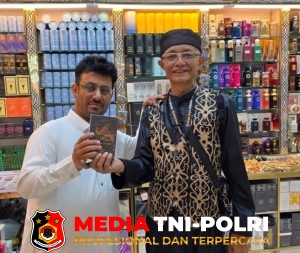 Kaperwil Media TNI-POLRI Singgah di Toko Bos Saddam Ali di Madinah di Sela Pelaksanaan Umrah