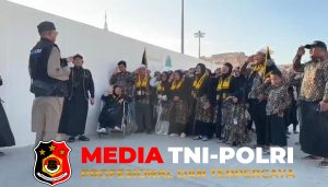 JAUH DARI TANAH AIR, JAMAAH UMROH PT. ARZA JAYA WISATA TETAP LAKSANAKAN UPACARA HUT RI KE-81 DI MADINAH