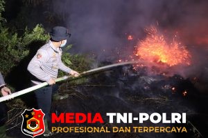 Sinergitas Tanpa Batas TNI-Polri: Kapolres Kotim dan Dandim 1015 Sampit Bahu-Membahu Jinakkan Kebakaran Lahan