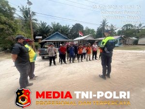 Kapolsek Hanau Pimpin Langsung Penanganan Karhutla di Desa Derangga