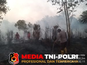 Piket Siaga Karhutla Polres Seruyan Berhasil Padamkan Kebakaran Lahan di Dekat Perkantoran dan Permukiman