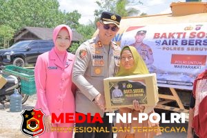 Kapolres Seruyan Bagikan Bansos untuk Warga Desa Mekar Indah