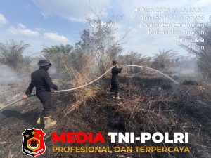 Api Tak Kunjung Padam, Brimob Kalteng Bersama Satgas Karhutla Terus Berjibaku Padamkan Kebakaran Lahan di Sampit