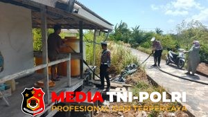 Satlantas Polres Seruyan Distribusikan Air Bersih kepada Warga