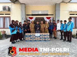 Pos Damkar Sektor Samuda Terima Bantuan dari Guru dan SMAS IT Almadaniah