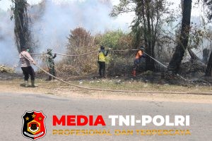 Gotong Royong Padamkan Api, Polres Kotim, TNI dan SOPD Kompak Jinakkan Karhutla di Baamang