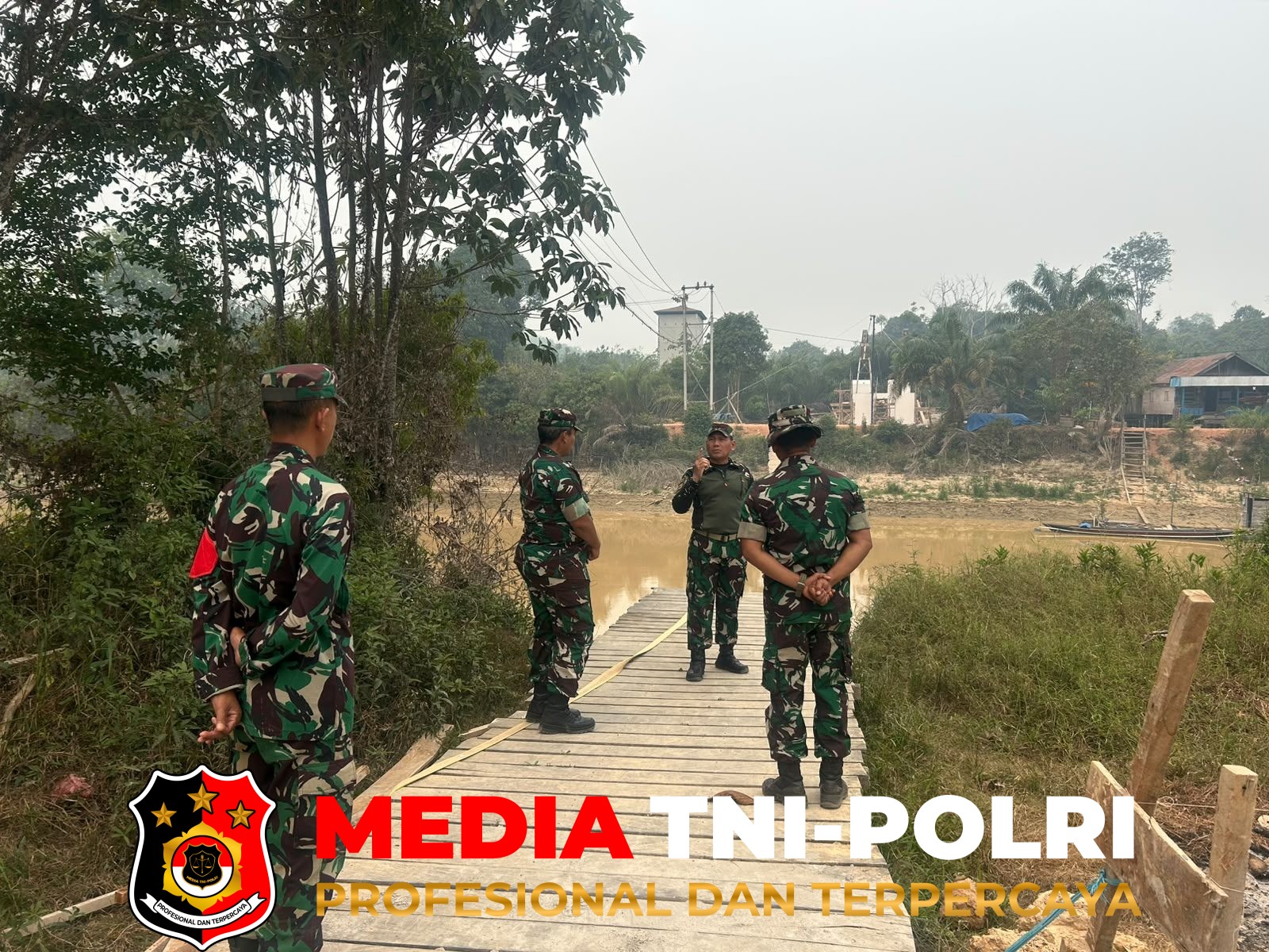 Dandim 1015 - Dandim 1015/Sampit Dampingi Danrem 102/Pjg Mengecek Progres Jembatan Perintis Garuda di Barunang Miri