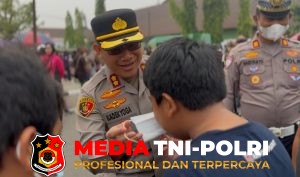 Bakti Kesehatan Polres Kotim Hadir di Car Free Day, Bagikan Masker dan Vitamin Gratis