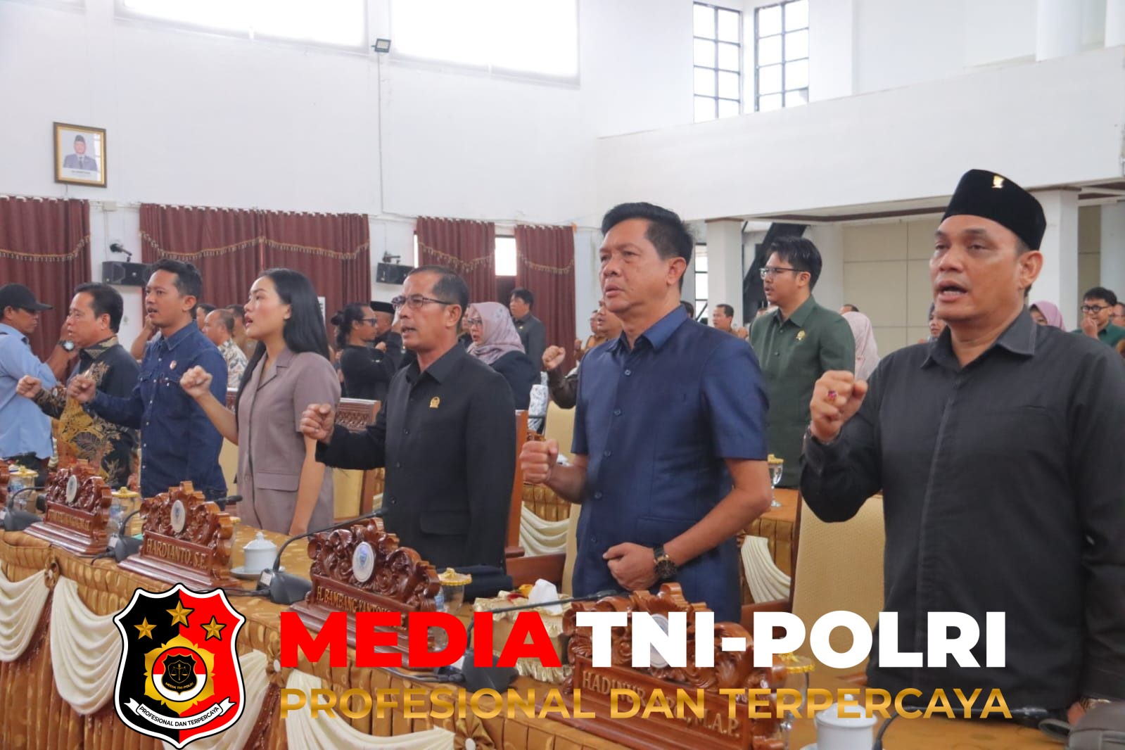 Polres Seruyan - Wakili Kapolres, Pamapta II Polres Seruyan Hadiri Paripurna DPRD Bahas Perubahan APBD 2026