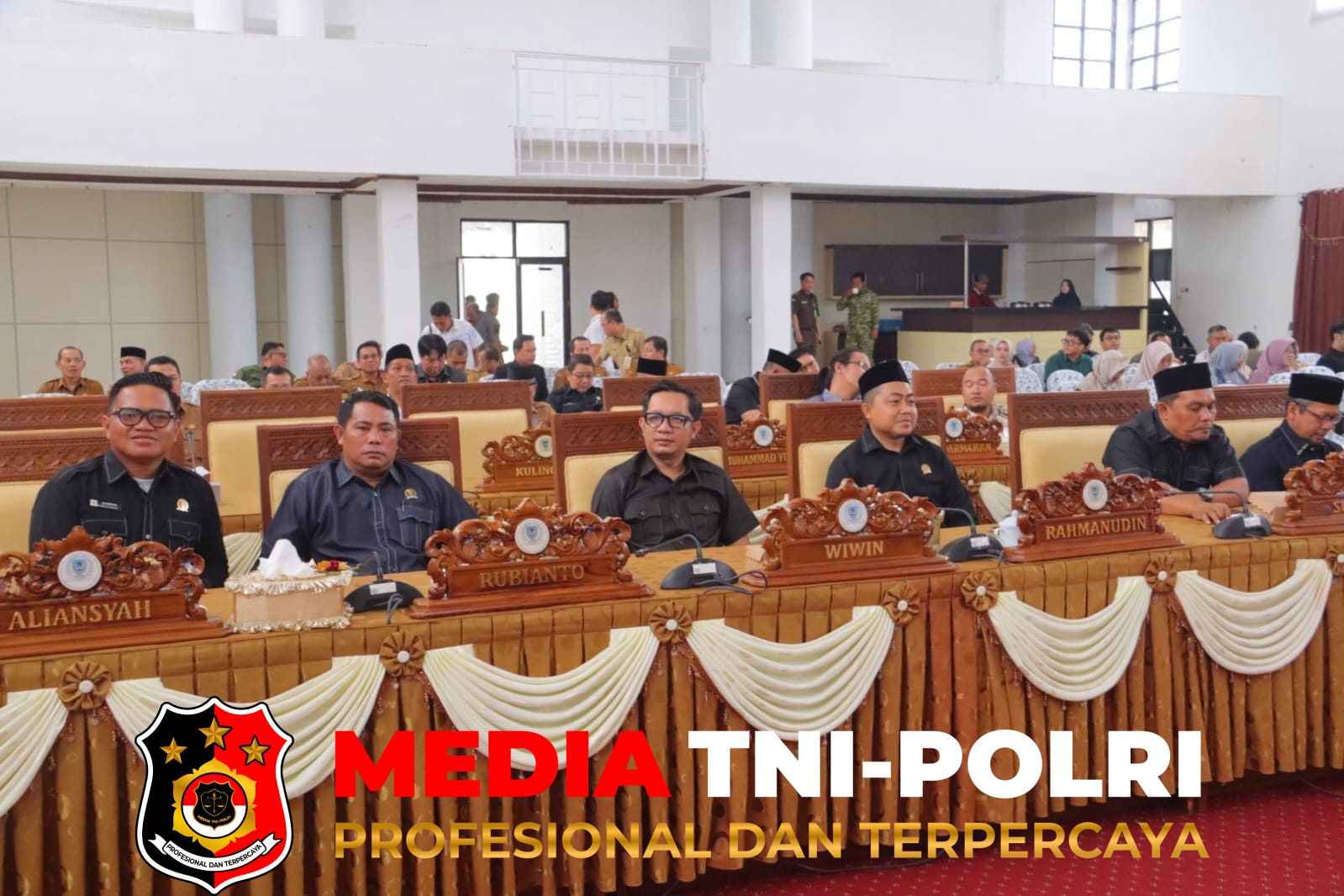 Polres Seruyan - Wakili Kapolres, Pamapta II Polres Seruyan Hadiri Paripurna DPRD Bahas Perubahan APBD 2026