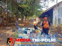Polsek Serang - Polsek Serang Baru Dampingi Penyaluran Air Bersih bagi Warga Terdampak Kekeringan