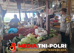Jaga Aktivitas Pasar Tetap Aman, Polsek Hanau Patroli Dialogis di Pasar Saik