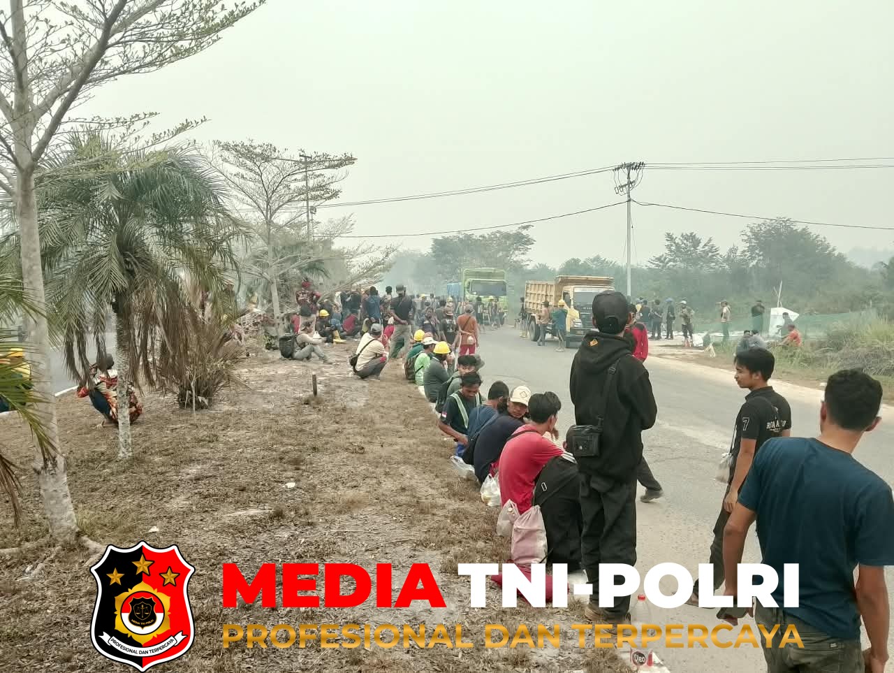 Pekerja Pembangunan - Pekerja Pembangunan Sekolah Rakyat Kasongan Sampaikan Aspirasi Terkait Upah Harian