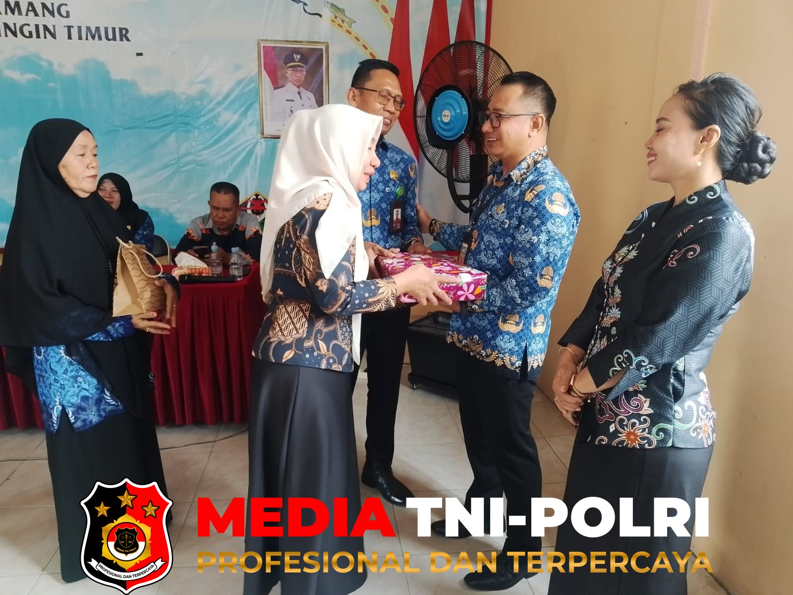 Sekretaris Kelurahan - Sekretaris Kelurahan Baamang Tengah Resmi di Jabat Ibu Reti Parsa Dewi SH