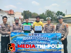 Jelang HUT Lalu Lintas Bhayangkara ke-71, Satlantas Pringsewu Berbagi Sembako dengan Masyarakat