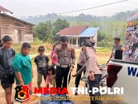 Polres Landak - Polres Landak Terus Salurkan 2.500 Liter Air Bersih Konsumsi Setiap Harinya untuk Warga Masyarakat