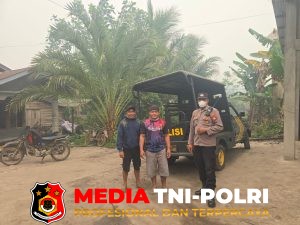 Di Tengah Cuaca Kurang Bersahabat, Polisi Tetap Patroli dan Sampaikan Imbauan Kamtibmas kepada Warga