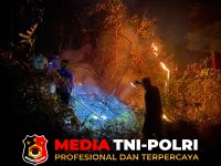 Koramil 420-08/Tabir - Koramil 420-08/Tabir Bersama Tim Gabungan Pastikan Hotspot di Pasar Baru Padam