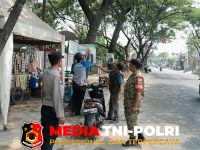 Polsek Cikarang - Masuki Masa Tenang, Polsek Cikarang Barat Kawal Pembongkaran APK Pilkades Desa Kalijaya
