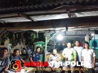 Bhabinkamtibmas - Bhabinkamtibmas Desa Sukarapih Sambangi Poskamling, Perkuat Keamanan Lingkungan