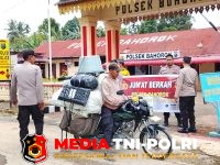 Jum Berkah - Jum'at Berkah, Polisi Bagikan Nasi Kotak Kepada masyarakat Bahorok