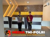 Polres Landak - Polwan Polres Landak Jadi Pemandu Pelayanan Publik di SPKT, Warga Dibantu Akses Layanan Terpadu