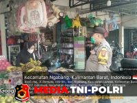 Bhabinkamtibmas - Peduli Warga di Tengah Kabut Asap, Bhabinkamtibmas Sambangi Pedagang Buah